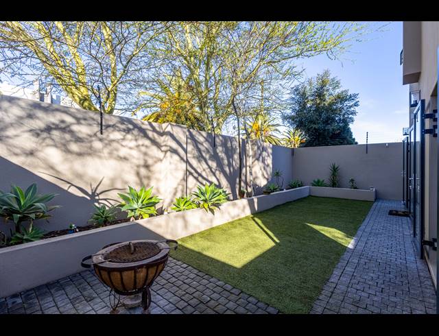 2 BEDROOM FREEHOLD TO LET IN KENRIDGE